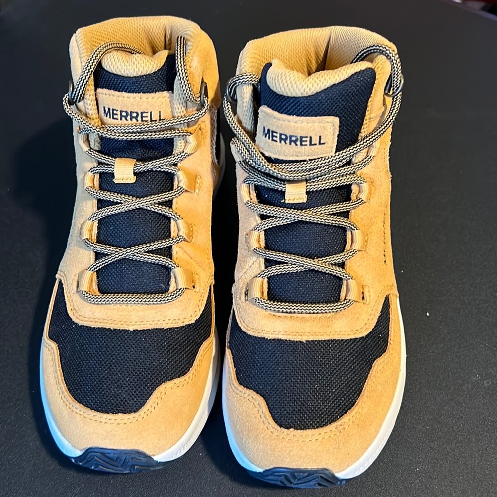 Merrill boys hiking shoes size 4